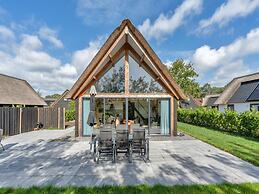 Spacious Holiday Park Villa for 10