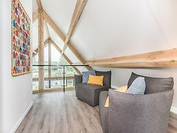 Spacious Holiday Park Villa for 10
