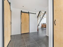 Spacious Holiday Park Villa for 10