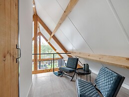 Spacious Holiday Park Villa for 10