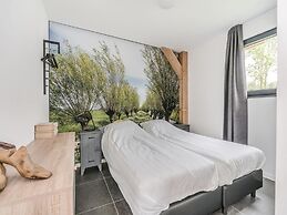 Spacious Holiday Park Villa for 10