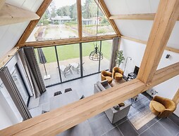 Spacious Holiday Park Villa for 10