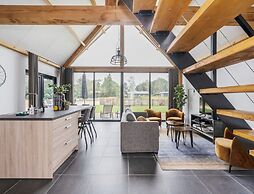 Spacious Holiday Park Villa for 10