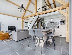 Spacious Holiday Park Villa for 10
