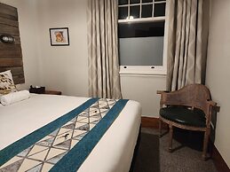 Alexandra Hotel
