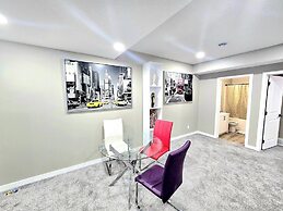Private, Cozy, Luxury, Spacious One Bedroom Suite