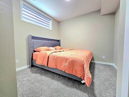 Private, Cozy, Luxury, Spacious One Bedroom Suite