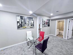 Private, Cozy, Luxury, Spacious One Bedroom Suite