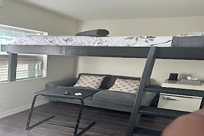 Nomad City Hotel YYZ
