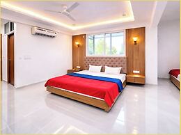 Radhika Palace -near ISCKON &Prem mandir