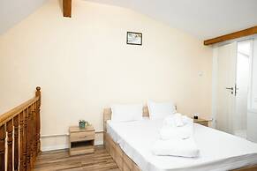 Apartment Sleeps 4 With Pets Welcome