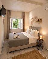 Physis Oikos Beachfront Apartments