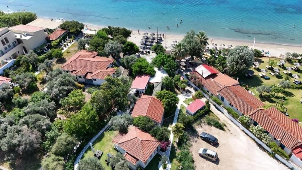 Physis Oikos Beachfront Apartments