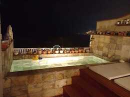 w Spacious 4BR Duplex w Pool in Punta Hermosa