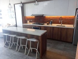 w Spacious 4BR Duplex w Pool in Punta Hermosa