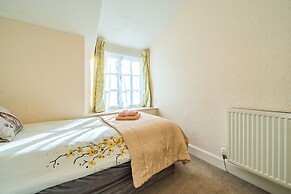Ambleside Cottage with free private parking