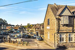 Ambleside Cottage with free private parking