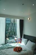 HOTEL LETS Pop
