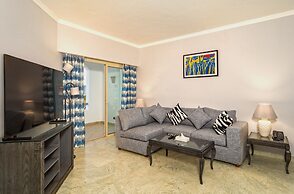 Invidia Coral Beach Tiran