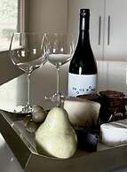 Room-frogs Pond Vineyards