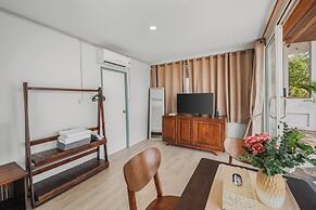 Room-charming Guest Room With Private Fa
