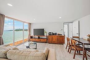 Room-escape Beach Front Cottage - 2 bed