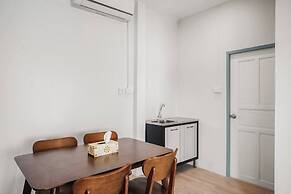 Room-escape Beach Front Cottage - 2 bed