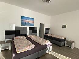 Race & Rest Apartments