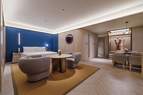 Crystal Hotel Lujiazui Financial Center