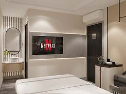 May De Ville Lumiere Hotel