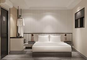 May De Ville Lumiere Hotel