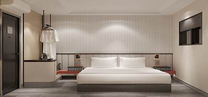 May De Ville Lumiere Hotel