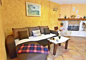Lovely Ground-floor Flat With Shared Pool in Tar