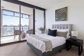 Harbour View 2BR Docklands Apt Near Marvel Stadium
