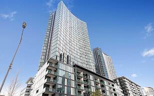 Harbour View 2BR Docklands Apt Near Marvel Stadium