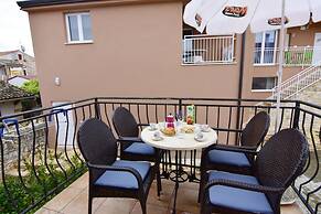 Bright Stay With Shared Pool & BBQ in Tar
