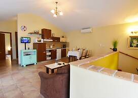 Bright Stay With Shared Pool & BBQ in Tar