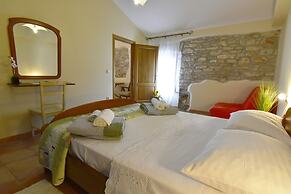 Bright Stay With Shared Pool & BBQ in Tar