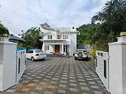 Cool Nest Pool Villa Munnar by VOYEHOMES