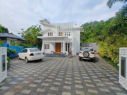 Cool Nest Pool Villa Munnar by VOYEHOMES