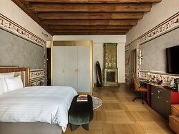 The House 14