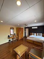 Hotel Meridien River Front Rajbagh