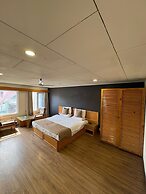 Hotel Meridien River Front Rajbagh
