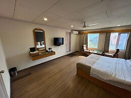 Hotel Meridien River Front Rajbagh