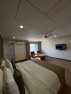 Hotel Meridien River Front Rajbagh