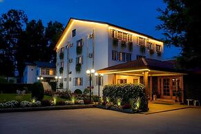 Hotel Meridien River Front Rajbagh