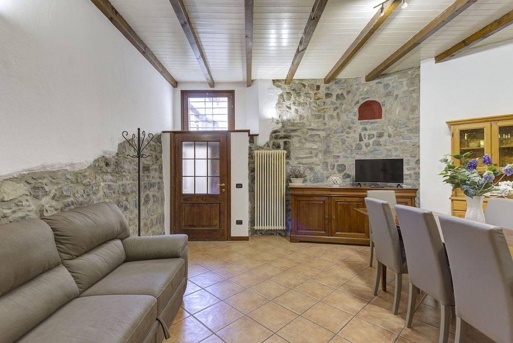 Argegno Vintage by Wonderful Italy