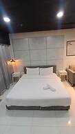 Summer Suites KLCC by CozyNest