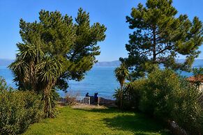 Seafront Cozy Villa - Corfu Homely Getaway