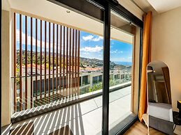 Sun Meets Ocean Apartment